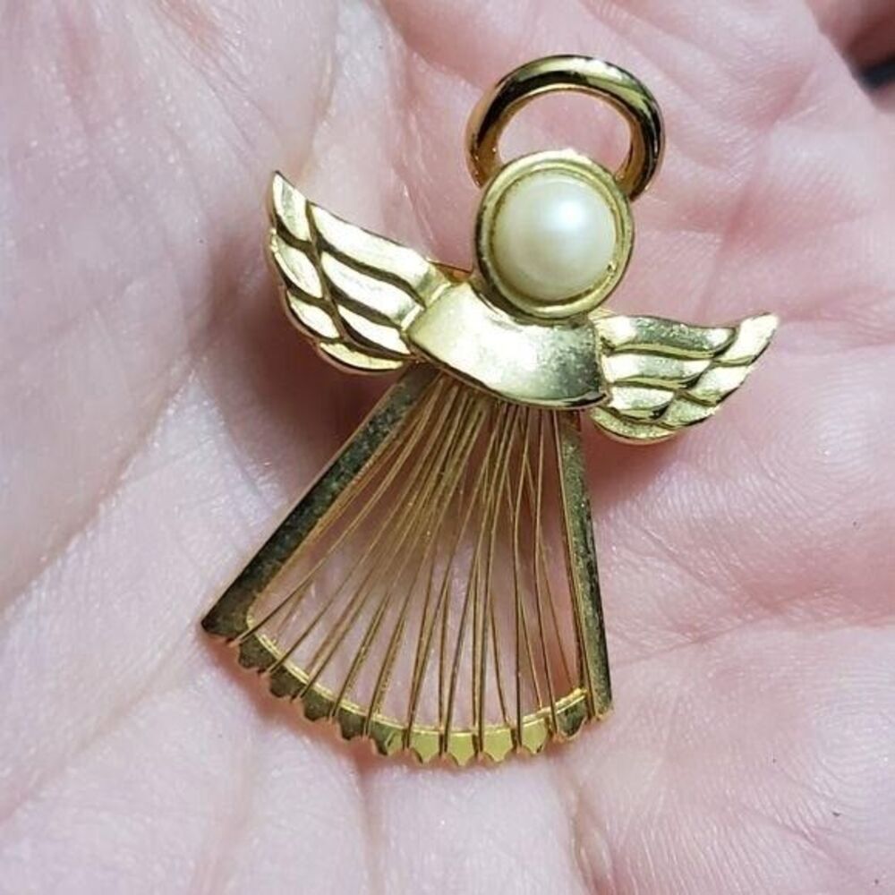 Vintage Gold Tone Angel Wire Brooch Faux Pearl